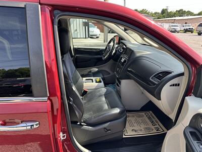 2015 Chrysler Town & Country Limited Platinum   - Photo 10 - Hopkinsville, KY 42240
