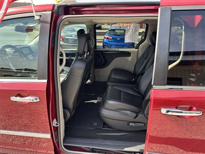 2015 Chrysler Town & Country Limited Platinum   - Photo 8 - Hopkinsville, KY 42240