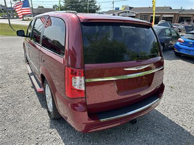 2015 Chrysler Town & Country Limited Platinum   - Photo 4 - Hopkinsville, KY 42240