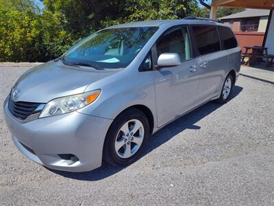 2014 Toyota Sienna LE   - Photo 2 - Hopkinsville, KY 42240