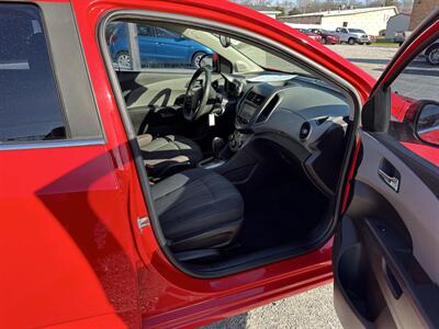 2014 Chevrolet Sonic LT   - Photo 10 - Hopkinsville, KY 42240