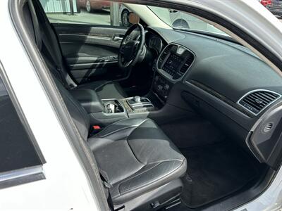 2017 Chrysler 300C   - Photo 8 - Hopkinsville, KY 42240