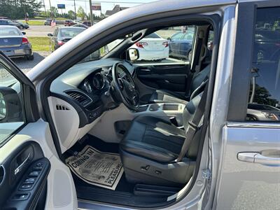 2019 Dodge Grand Caravan SXT   - Photo 7 - Hopkinsville, KY 42240