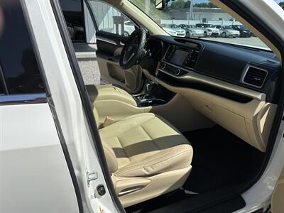 2014 Toyota Highlander XLE   - Photo 10 - Hopkinsville, KY 42240