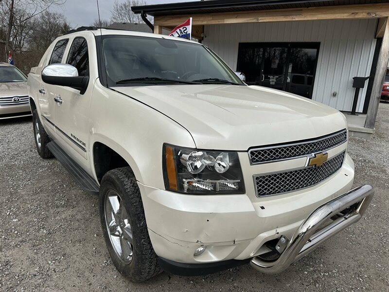 2011 Chevrolet Avalanche LTZ   - Photo 1 - Hopkinsville, KY 42240