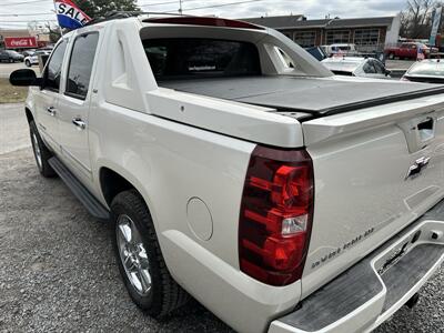 2011 Chevrolet Avalanche LTZ   - Photo 4 - Hopkinsville, KY 42240