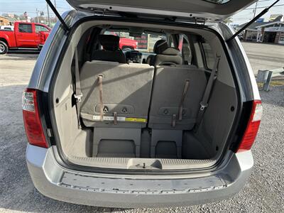 2007 Kia Sedona   - Photo 8 - Hopkinsville, KY 42240