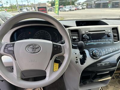 2014 Toyota Sienna LE 8-Passenger   - Photo 11 - Hopkinsville, KY 42240