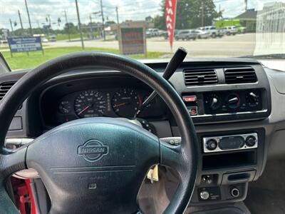 2000 Nissan Frontier XE   - Photo 9 - Hopkinsville, KY 42240