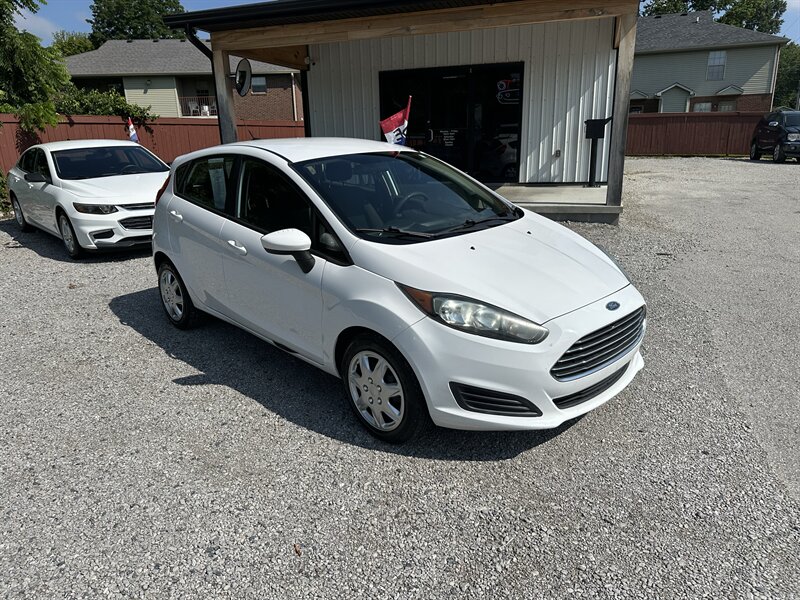 2016 Ford Fiesta S   - Photo 1 - Hopkinsville, KY 42240