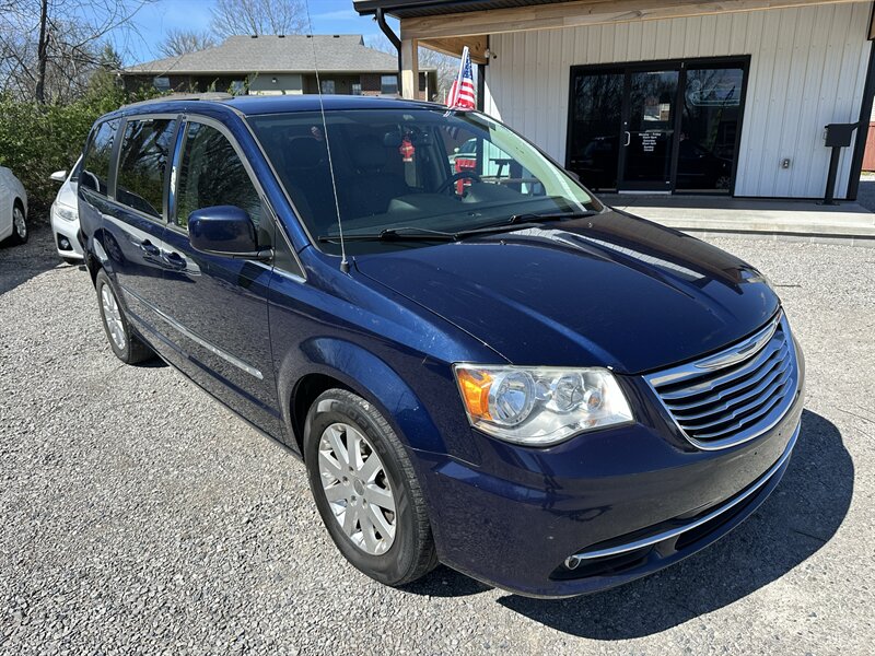 2015 Chrysler Town & Country Touring   - Photo 1 - Hopkinsville, KY 42240