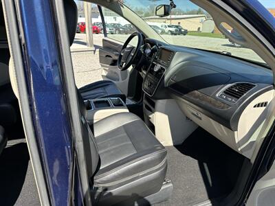 2015 Chrysler Town & Country Touring   - Photo 10 - Hopkinsville, KY 42240