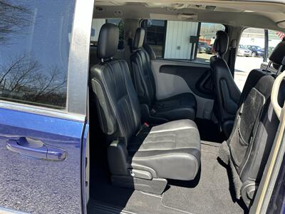 2015 Chrysler Town & Country Touring   - Photo 9 - Hopkinsville, KY 42240