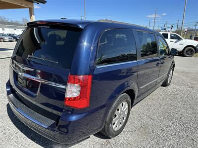 2015 Chrysler Town & Country Touring   - Photo 6 - Hopkinsville, KY 42240