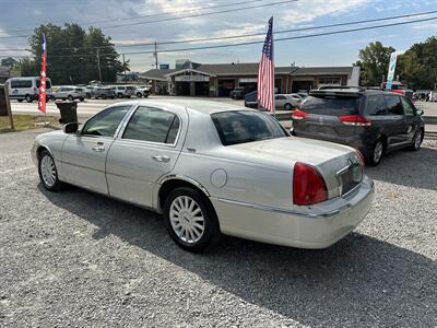 2005 Lincoln Town Car SIGNATURE LIMITED   - Photo 4 - Hopkinsville, KY 42240