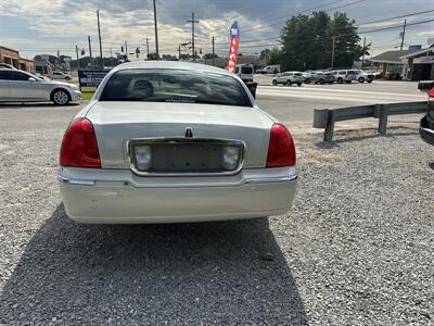 2005 Lincoln Town Car SIGNATURE LIMITED   - Photo 5 - Hopkinsville, KY 42240