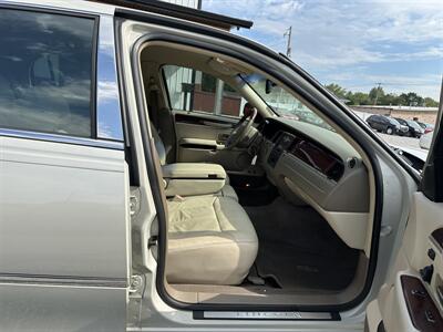 2005 Lincoln Town Car SIGNATURE LIMITED   - Photo 10 - Hopkinsville, KY 42240