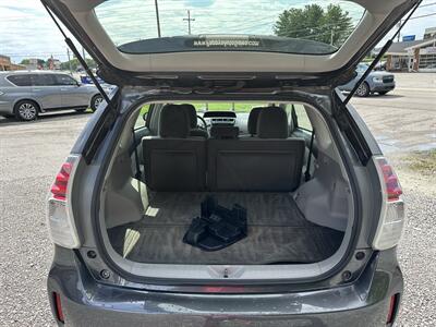 2016 Toyota Prius v Two   - Photo 9 - Hopkinsville, KY 42240