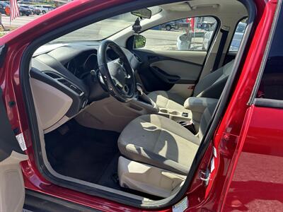 2012 Ford Focus SE   - Photo 7 - Hopkinsville, KY 42240