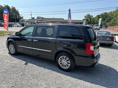 2013 Chrysler Town & Country Touring-L   - Photo 6 - Hopkinsville, KY 42240