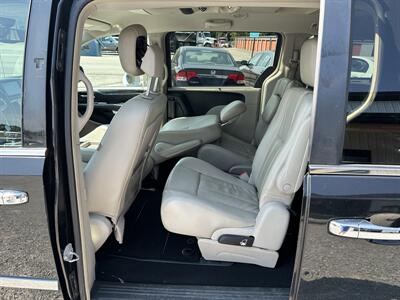 2013 Chrysler Town & Country Touring-L   - Photo 8 - Hopkinsville, KY 42240