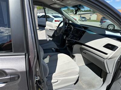 2011 Toyota Sienna LE   - Photo 11 - Hopkinsville, KY 42240