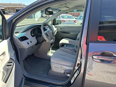 2011 Toyota Sienna LE   - Photo 7 - Hopkinsville, KY 42240