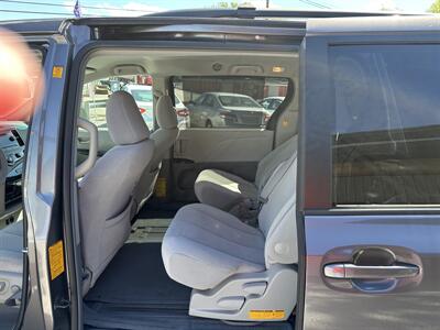 2011 Toyota Sienna LE   - Photo 8 - Hopkinsville, KY 42240