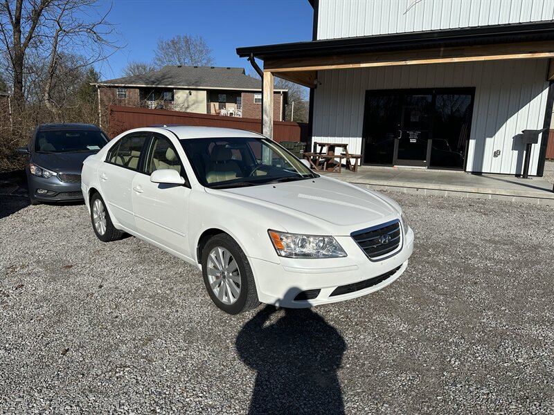 2010 Hyundai Sonata GLS's photo