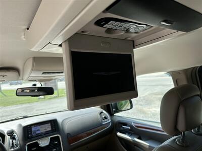 2013 Chrysler Town & Country Touring   - Photo 11 - Hopkinsville, KY 42240