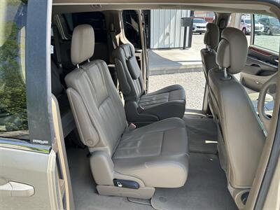 2013 Chrysler Town & Country Touring   - Photo 10 - Hopkinsville, KY 42240