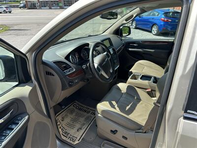 2013 Chrysler Town & Country Touring   - Photo 7 - Hopkinsville, KY 42240