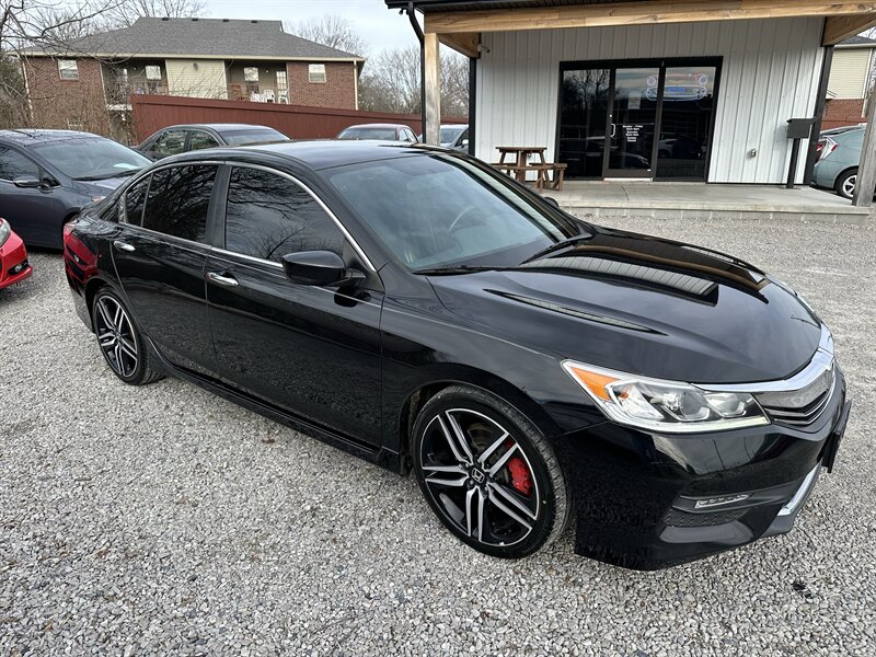 2016 Honda Accord Sport's photo