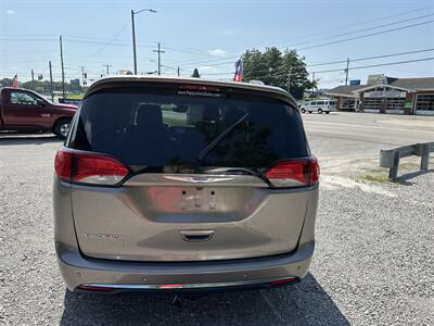 2018 Chrysler Pacifica TOURING L PLUS   - Photo 5 - Hopkinsville, KY 42240
