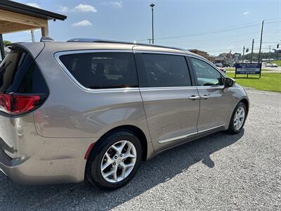 2018 Chrysler Pacifica TOURING L PLUS   - Photo 3 - Hopkinsville, KY 42240