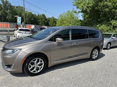 2018 Chrysler Pacifica TOURING L PLUS   - Photo 1 - Hopkinsville, KY 42240