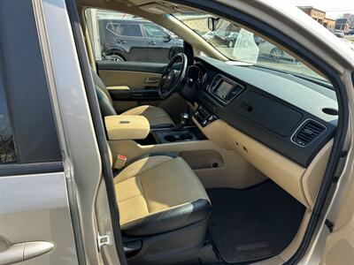 2017 Kia Sedona LX   - Photo 9 - Hopkinsville, KY 42240