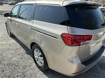 2017 Kia Sedona LX   - Photo 4 - Hopkinsville, KY 42240