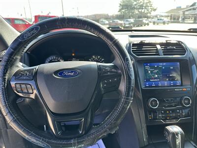2018 Ford Explorer XLT   - Photo 12 - Hopkinsville, KY 42240