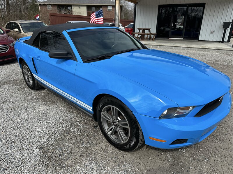 2011 Ford Mustang V6   - Photo 1 - Hopkinsville, KY 42240