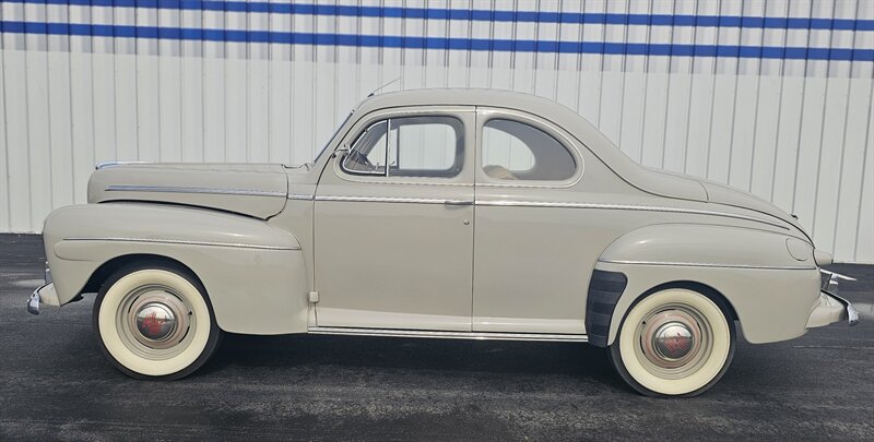 1946 Ford Deluxe Business  
