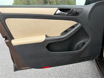 2011 Volkswagen Jetta SE PZEV   - Photo 5 - Jonestown, PA 17038
