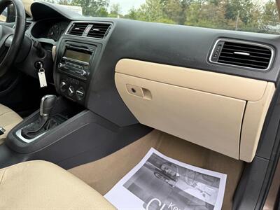 2011 Volkswagen Jetta SE PZEV   - Photo 18 - Jonestown, PA 17038