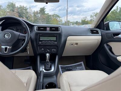 2011 Volkswagen Jetta SE PZEV   - Photo 12 - Jonestown, PA 17038