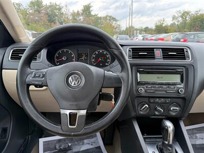 2011 Volkswagen Jetta SE PZEV   - Photo 13 - Jonestown, PA 17038
