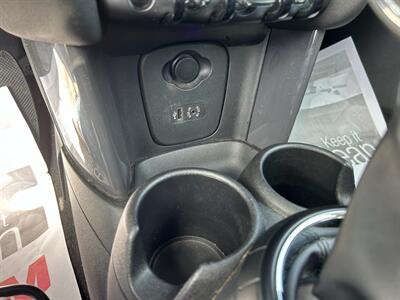 2014 MINI Hardtop Cooper   - Photo 18 - Jonestown, PA 17038