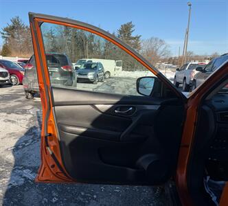 2017 Nissan Rogue S   - Photo 9 - Jonestown, PA 17038