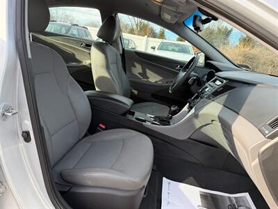 2012 Hyundai SONATA SE   - Photo 17 - Jonestown, PA 17038