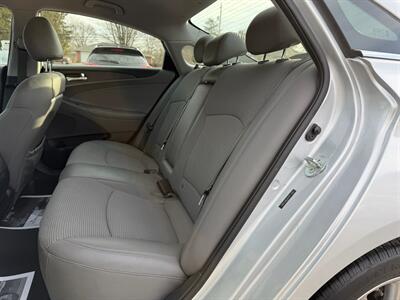 2012 Hyundai SONATA SE   - Photo 11 - Jonestown, PA 17038