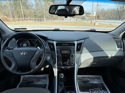 2012 Hyundai SONATA SE   - Photo 18 - Jonestown, PA 17038
